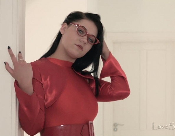 content/Louise/Big Boobs in Vintage Red Satin - Louise/1.jpg